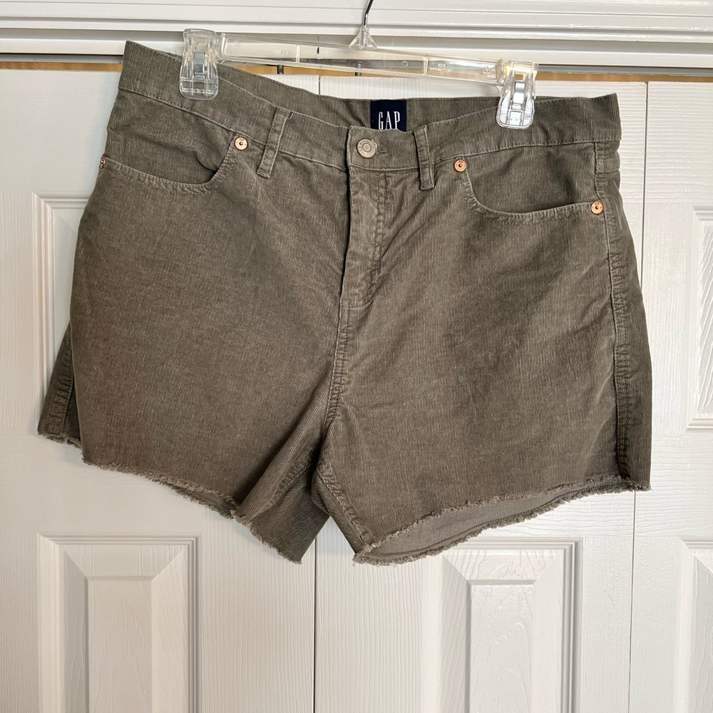 Gap olive green shorts size 12